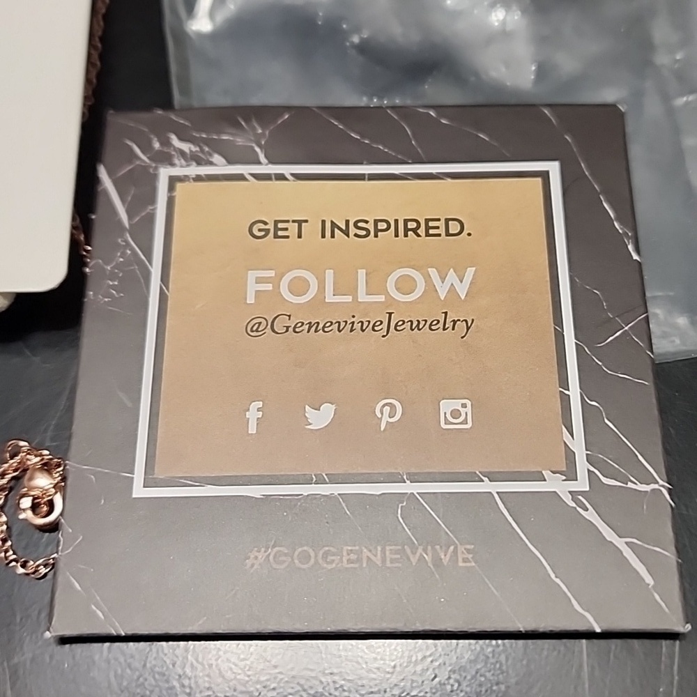 Genevive Jewelry Heart necklace w/cubic zirconian - Picture 2 of 5